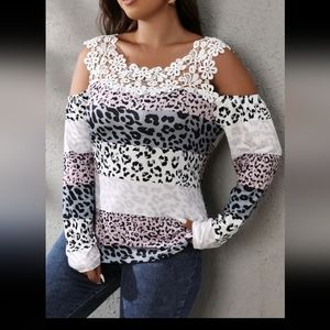 Plus Leopard Print Guipure Lace Insert Cold Shoulder Tee